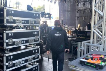 Profissional de produção de eventos com experiência em comunicação visual e cenografia.