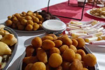 Salgadinhos para Festas, Buffets e Revendas – Sabor e Qualidade Garantidos 🥟✨