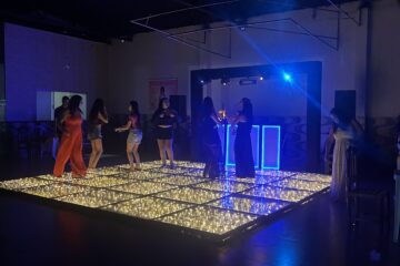 Estrutura gal, som e iluminação. Pista de vidro não acompanha nesse pacote .