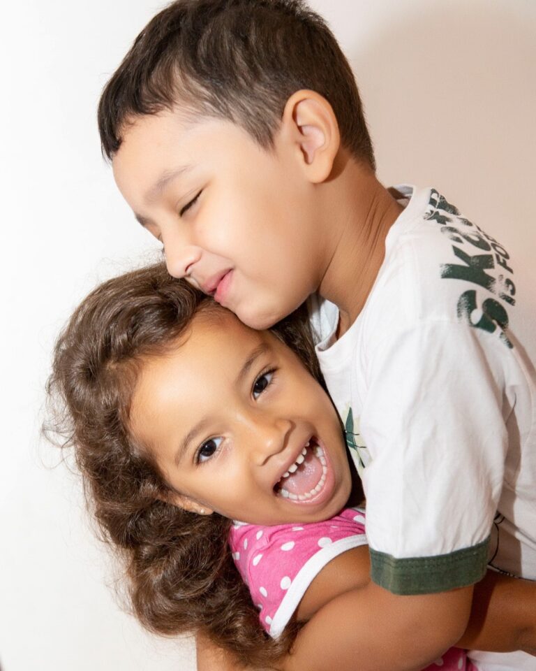 O tempo passou, vocês cresceram… mas algumas coisas nunca mudam. ❤️ O...