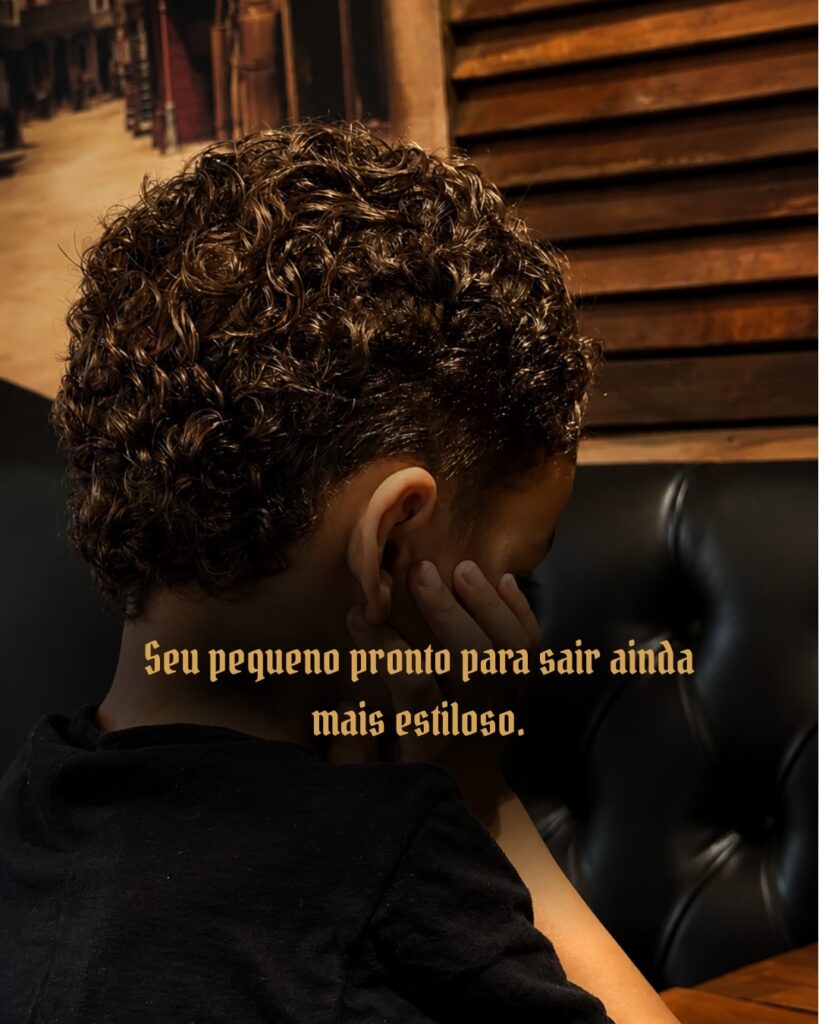 🚘💈 O corte que ele vai lembrar. A experiência que você vai guardar. Tem criança que chega tímida e sai da cadeira...