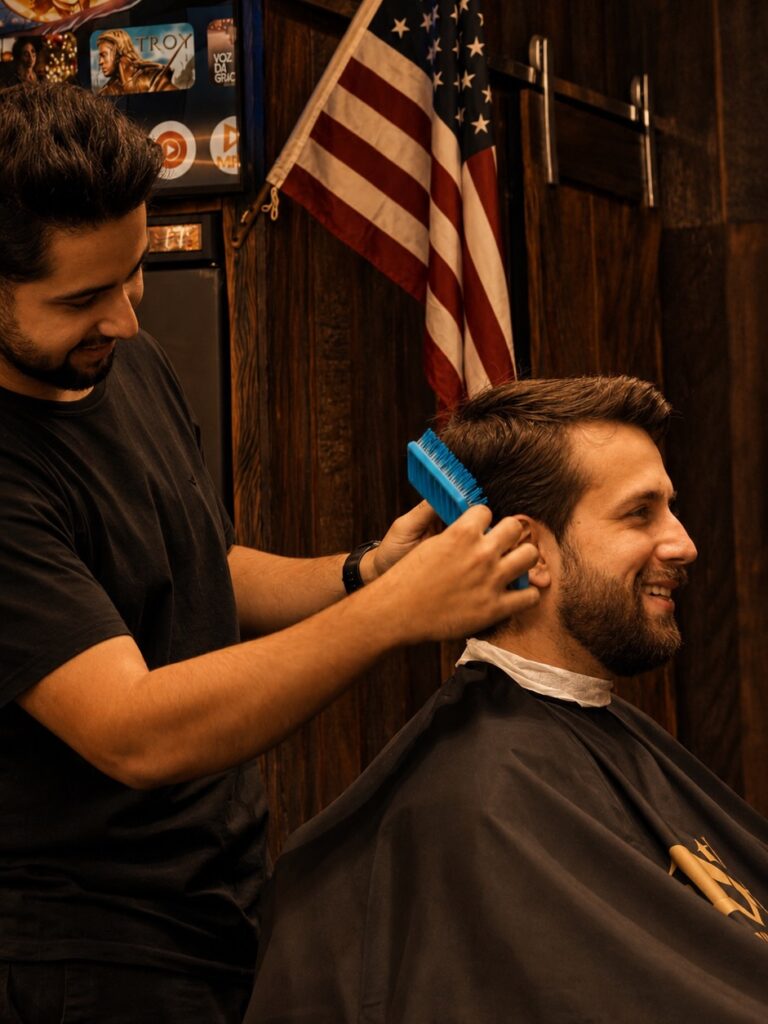 Do “antes” ao “depois”, cada detalhe importa. ✂️🔥 Contorno na navalha, barba desenhada, acabamento no pezinho. É a soma dos detalhes que...