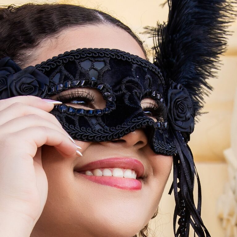 ✨ Um baile. Um sonho. Uma nova história prestes a começar. 🎭💜...
