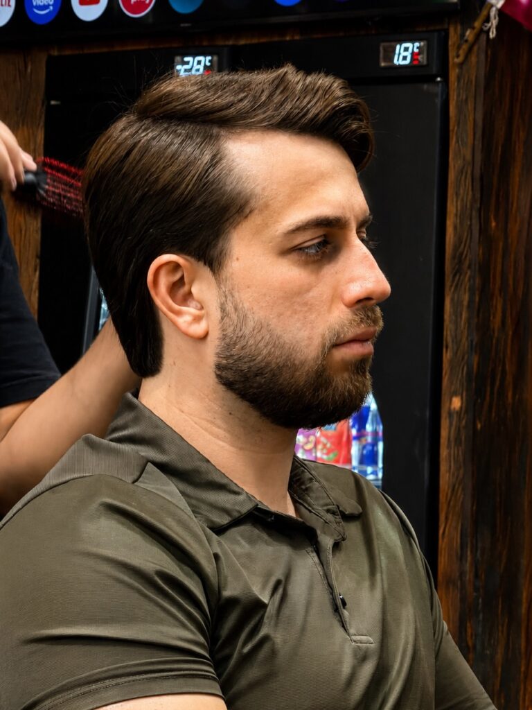 Do “antes” ao “depois”, cada detalhe importa. ✂️🔥 Contorno na navalha, barba desenhada, acabamento no pezinho. É a soma dos detalhes que...