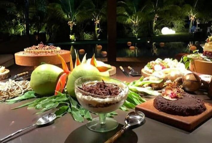 Mesa de sobremesas à noite | Comida Afetiva