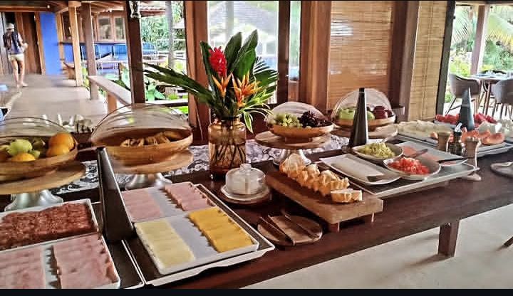 Buffet de café da manhã no salão | Comida Afetiva