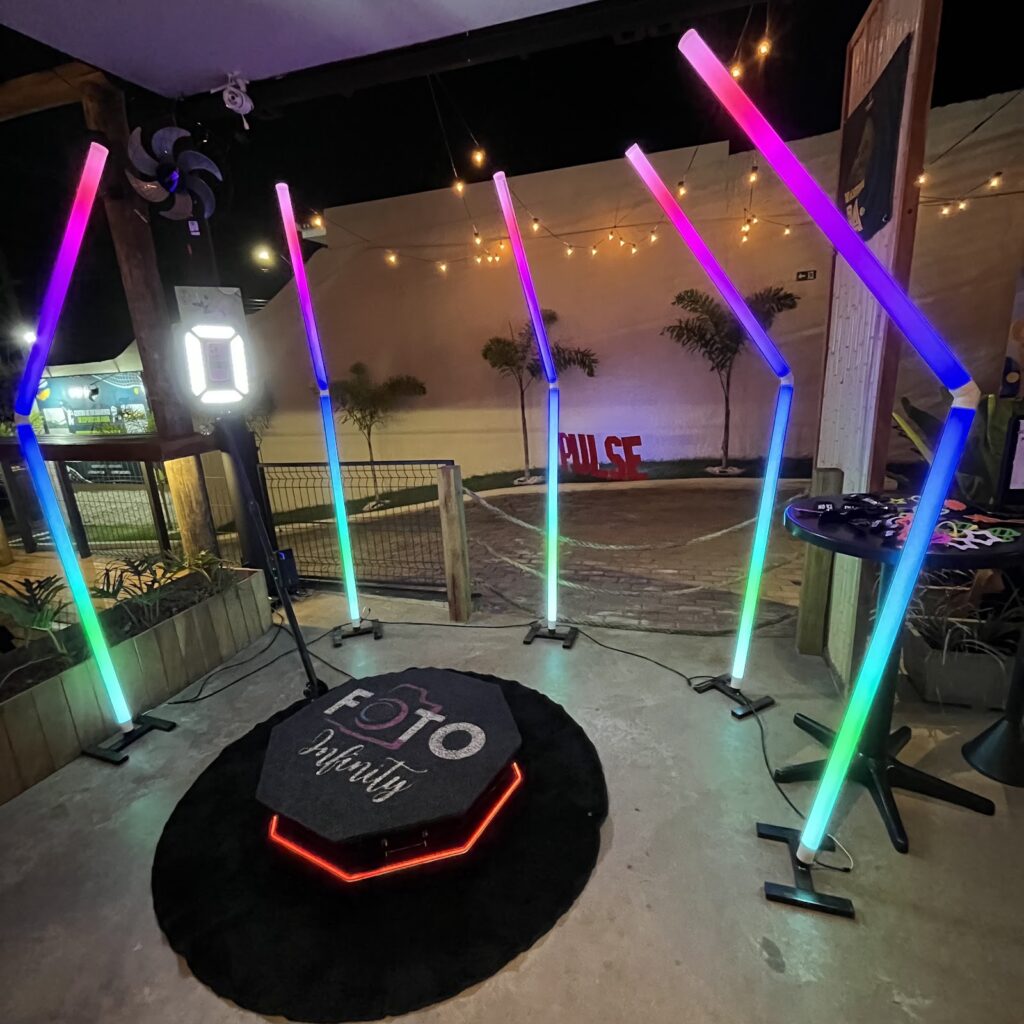 Plataforma 360 com barras de LED coloridas, Foto Infinity em Campinas