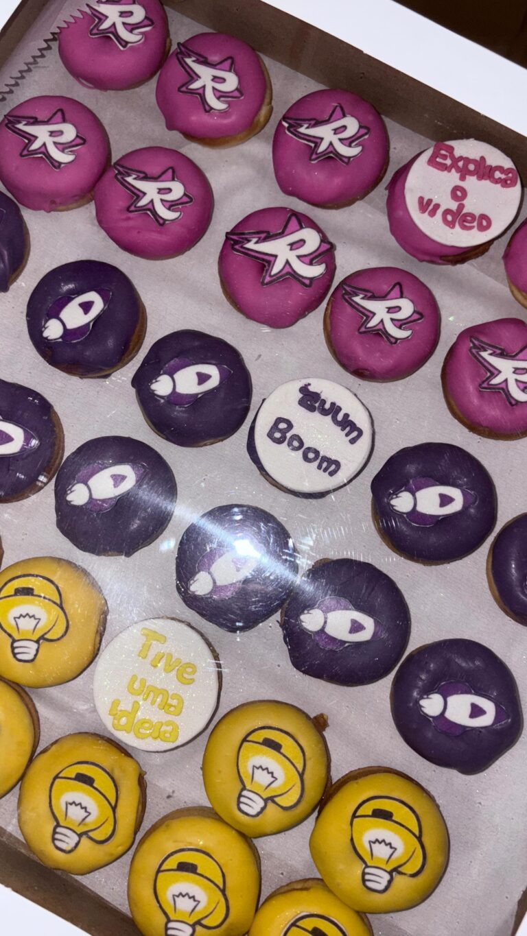 Eles voltaram! Mais uma vez os doces personalizados no tema do Grupo...