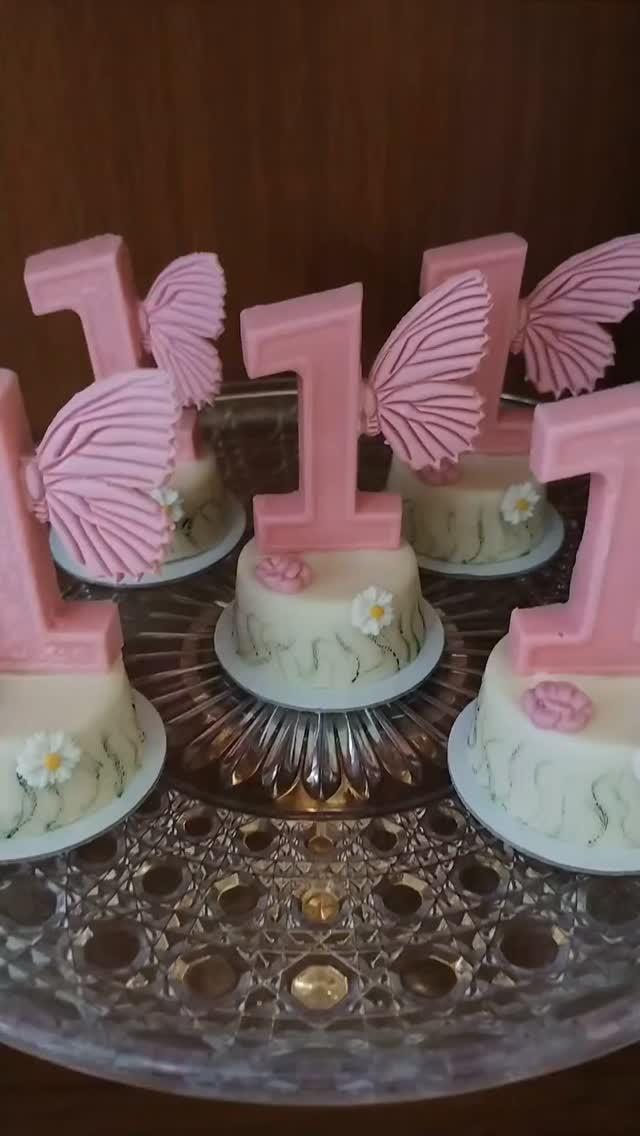 A delicadeza que vocês esperam dos personalizados! Bombom c/ número Bolo no...