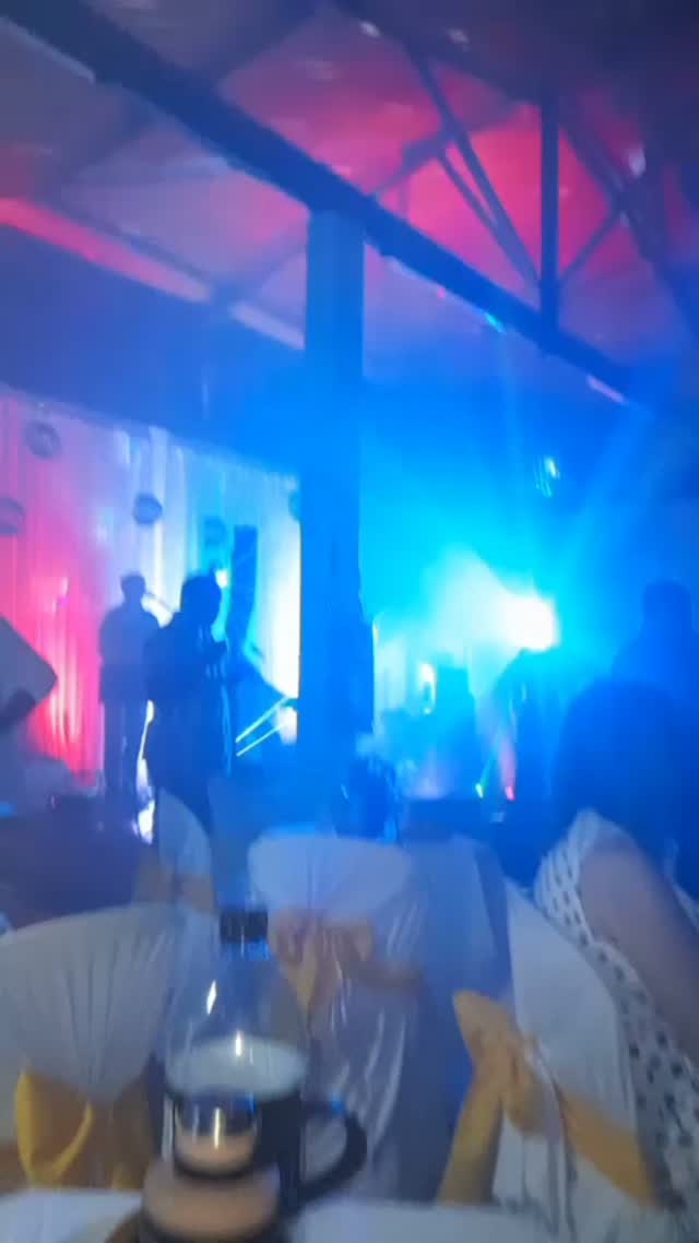 Dançar muito com alegria