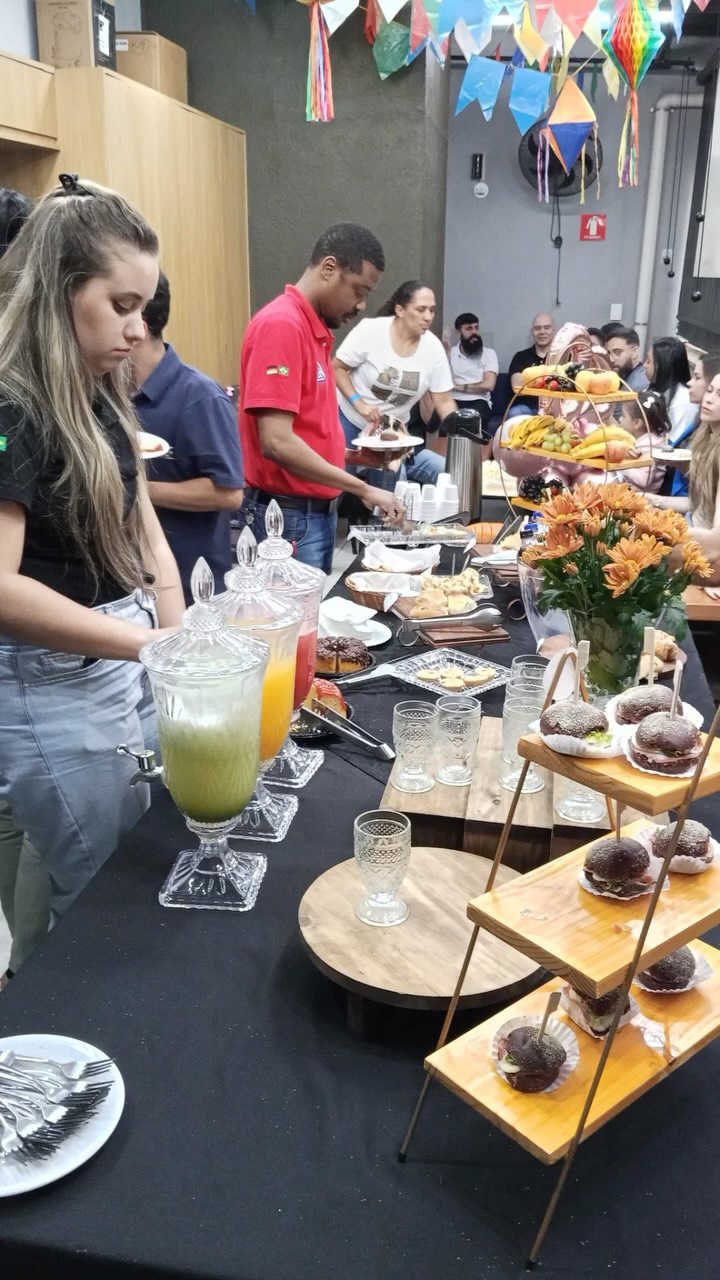 ☕✨ Evento Corporativo de Sucesso! A Chef Eliane Gastronomia teve a satisfação...
