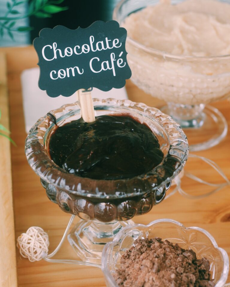 Passando com o carrinho mais doce da cidade! Hoje o destaque é...