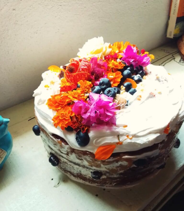 Massa saborizada zestes de laranja Bahia. Recheio doce de leite Recheio Briganache...
