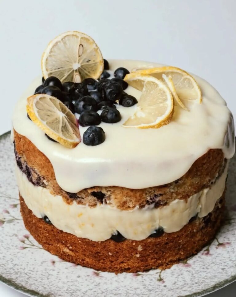 Uma combinação deliciosa e super diferente. Nosso bolo de limão siciliano com...