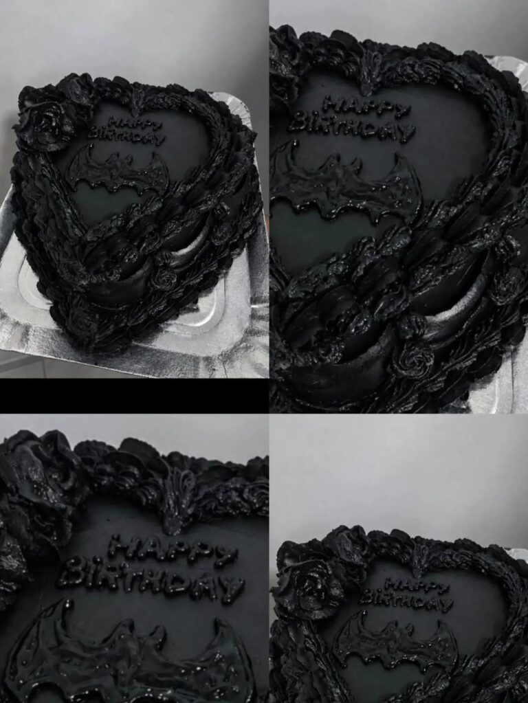 Bolo vintage todo preto 🖤🦇 A coisa mais linda 🖤 Gostam de...