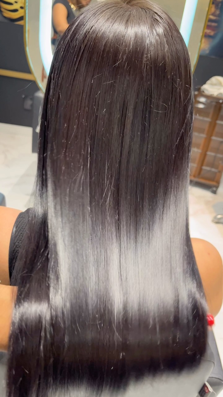 Seu cabelo merece um liso bonito, alinhado e com brilho. ✨ Alisamento...