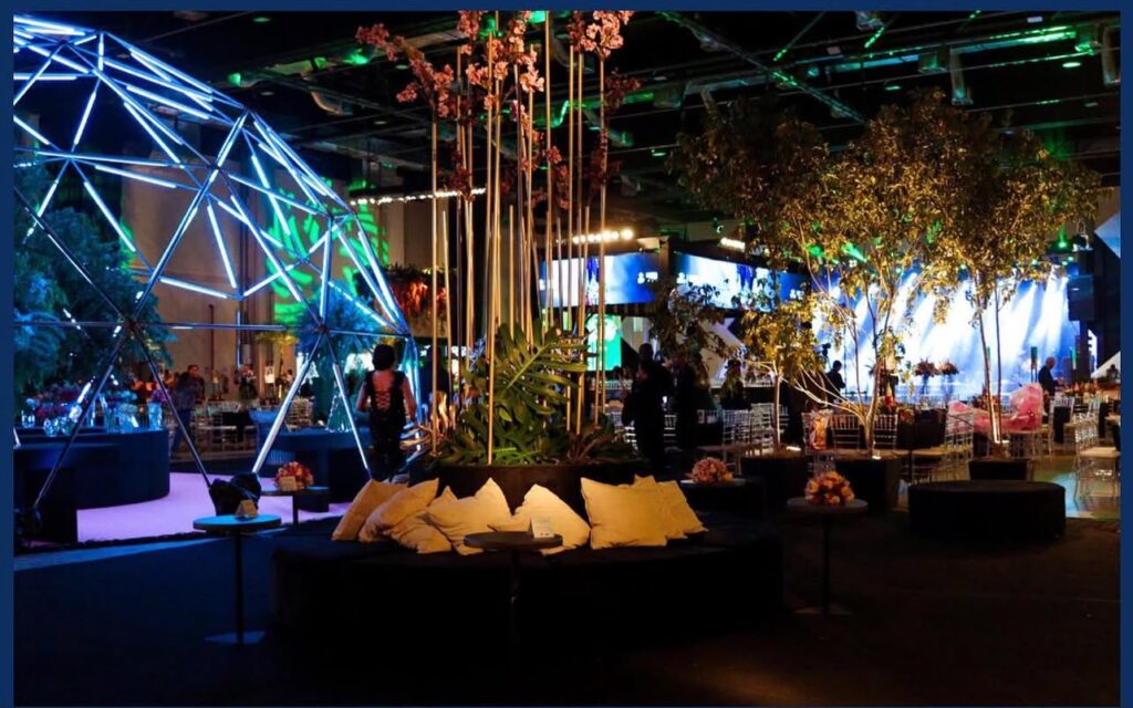 Estrutura de domo iluminado e ambientação de evento em Salvador