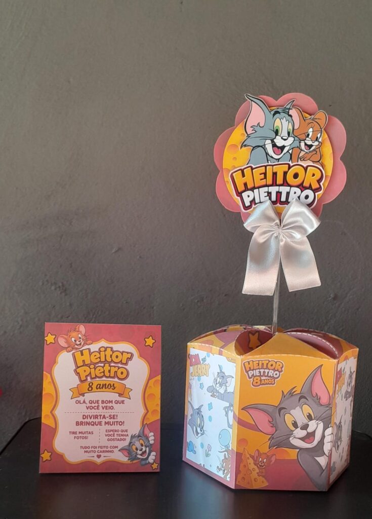 Centro de mesa e plaquinha personalizados tema Tom e Jerry