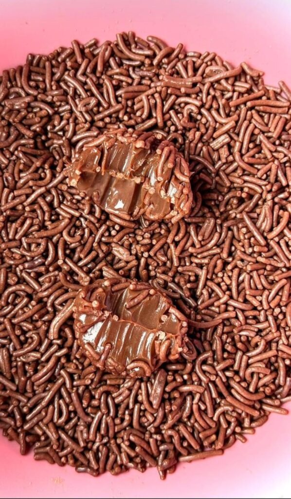 Brigadeiro tradicional cremoso no granulado